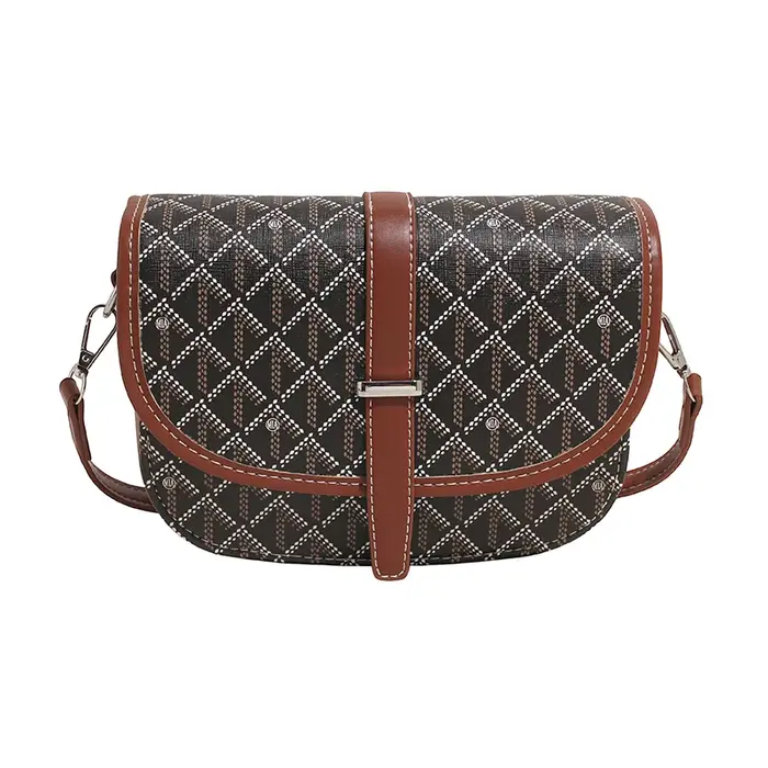 Sac à langer chic et minimaliste : élégant sac bandoulière pour femme avec logo de créateur de luxe