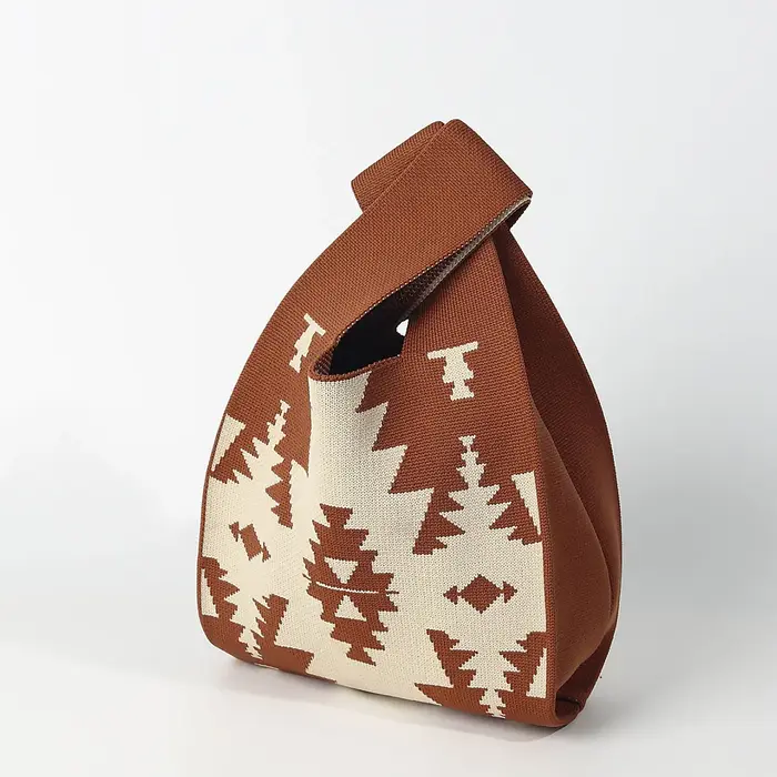 Sac à main de style ethnique bohème avec symétrie angulaire