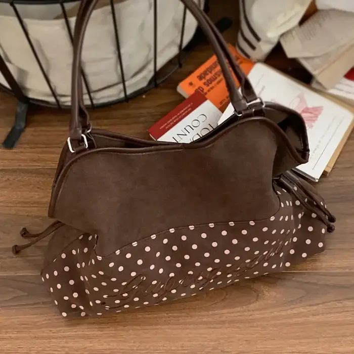 Sac à bandoulière en daim à pois pour femmes, fourre-tout élégant marron ample avec cordon de serrag