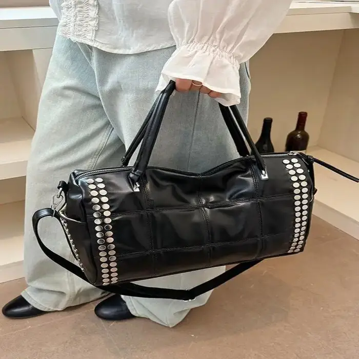Nouveau Sac Fourre-tout Femme 2026 Style Rétro avec Rivets Métalliques
