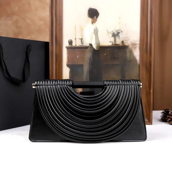 Le nouveau sac tissé à main avec lignes 2025 est un sac à main unique, haut de gamme, individuel et 