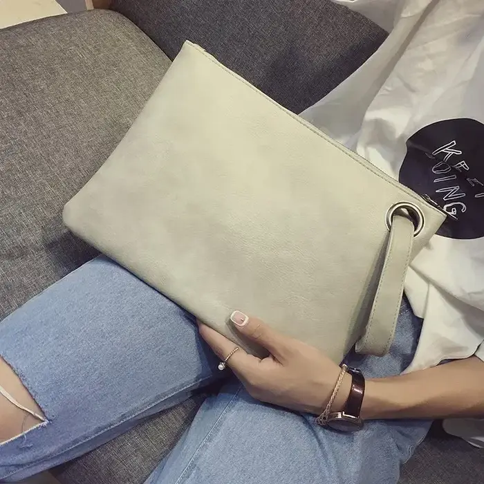 Pochette en cuir monochrome pour femme
