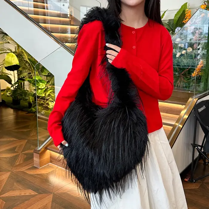Sac à Main de Luxe en Fausse Fourrure en Forme de Cœur