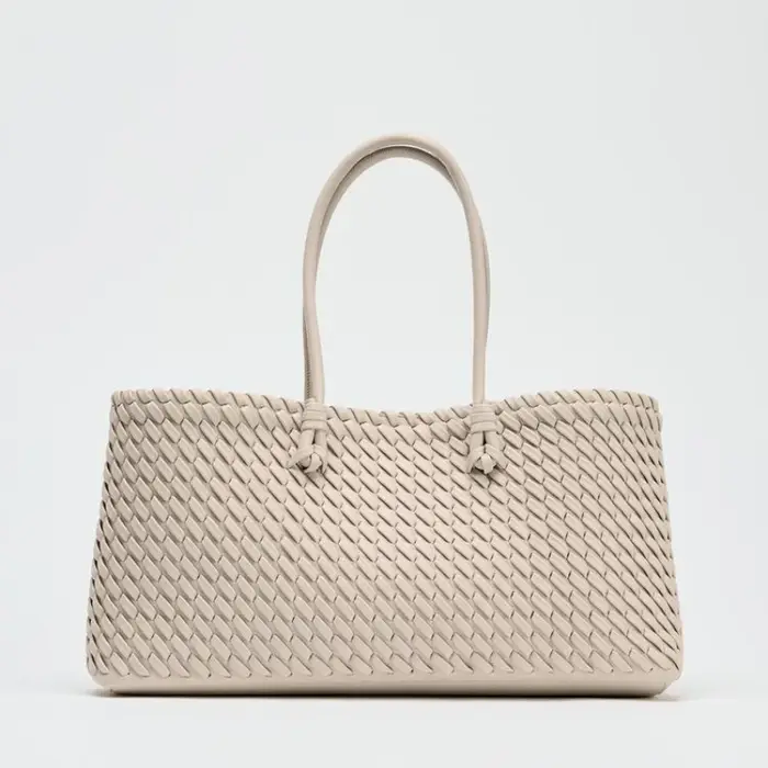 ÉLONGATED WOVEN SHOPPER BAG Sac fourre-tout à poignée supérieure à la mode
