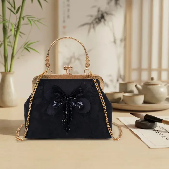 Pochette brodée papillon style chinois