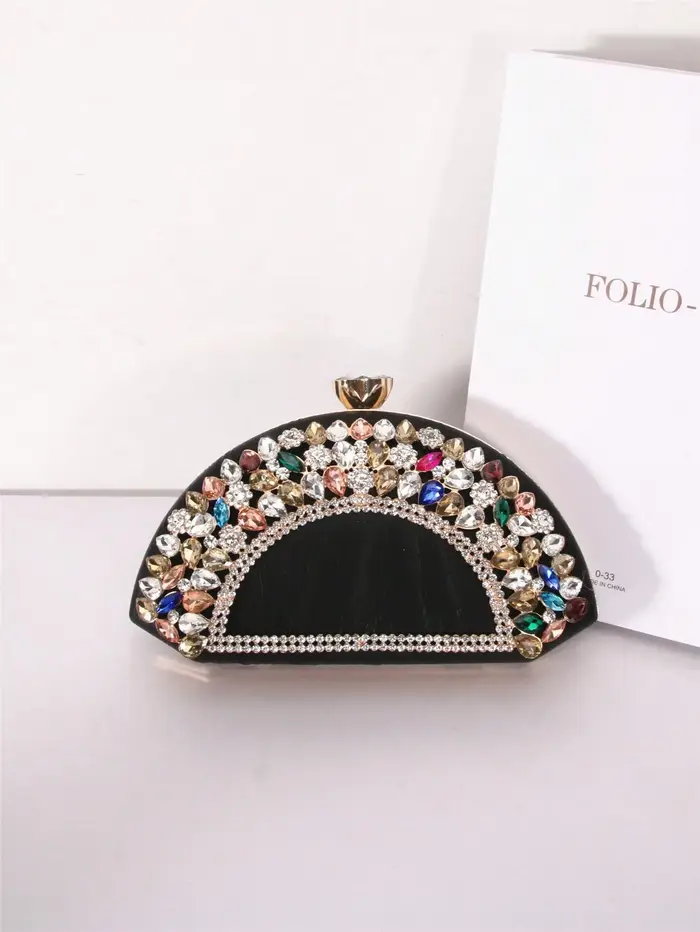 Collection de luxe Quatre sacs à main semi-circulaires élégants en noir rose argent scintillant avec des accents dorés pierres précieuses colorées