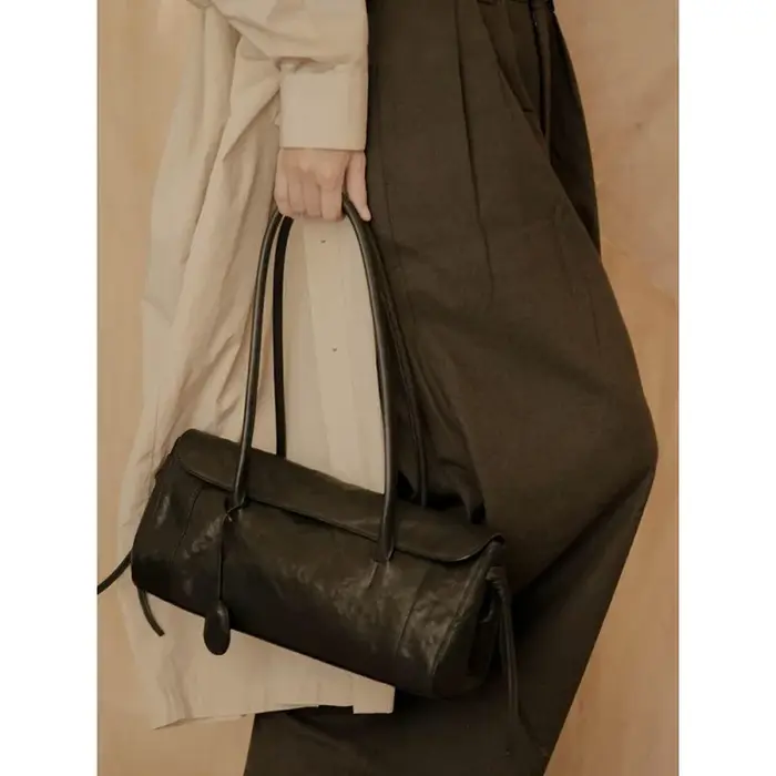 Sac à bandoulière haut de gamme noir en forme de baguette