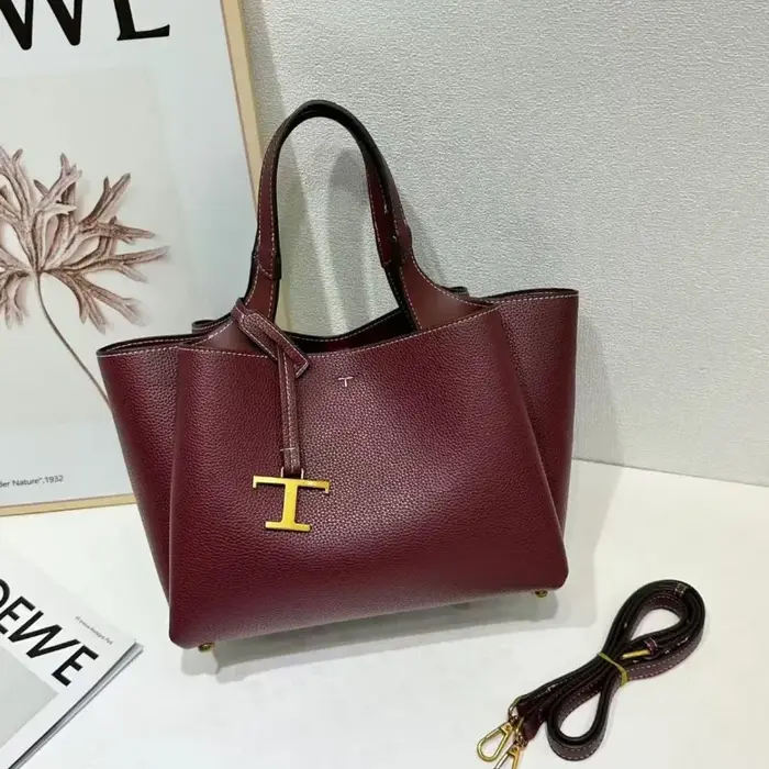 Sac à langer minimaliste et tendance : élégant sac messager bandoulière pour femme avec logo de créateur de luxe et grande capacité