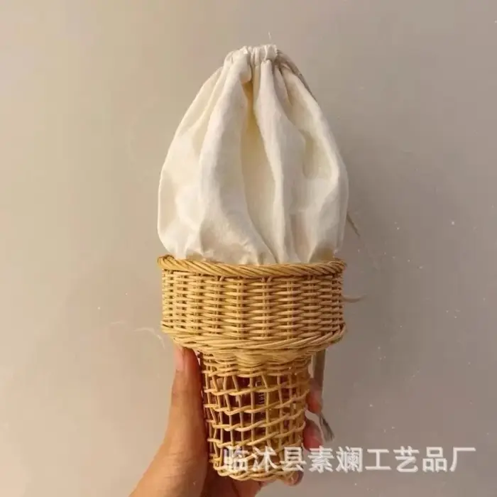 Sacs à main en rotin motif crème glacée