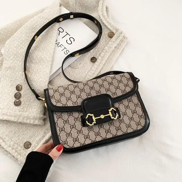 Sac bandoulière rétro tendance 2026 : Un petit sac carré classique et polyvalent