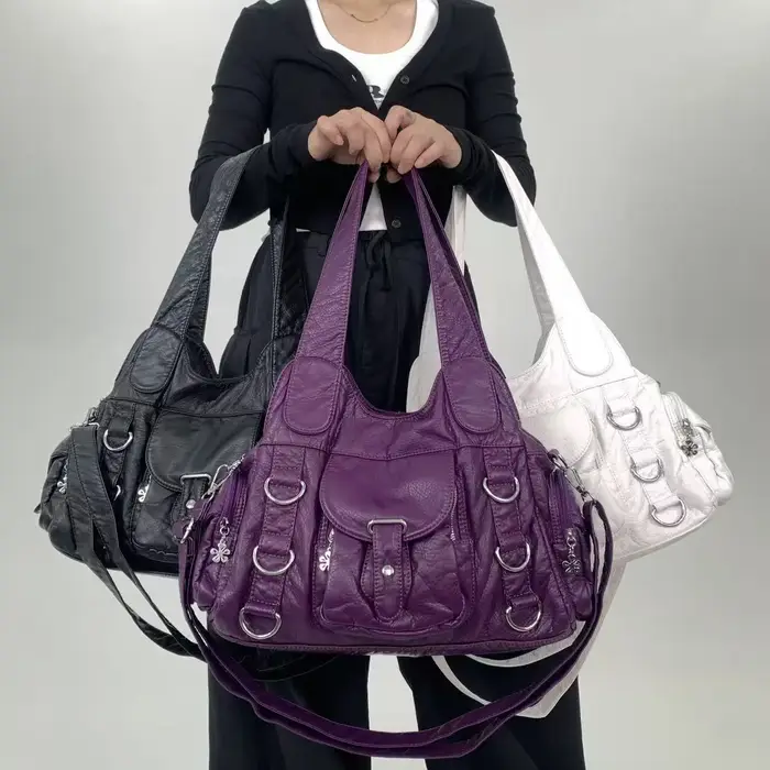 Sac fourre-tout punk à rivets personnalisé de style de rue pour femme avec grande capacité et plusieurs poches