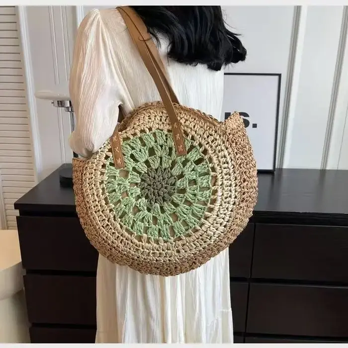 Sac rond en paille tressé à la main pour l'été
