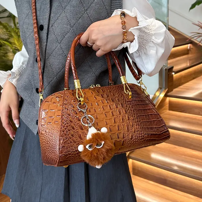 Sac à main classique en cuir de Crocodile noir pour femmes