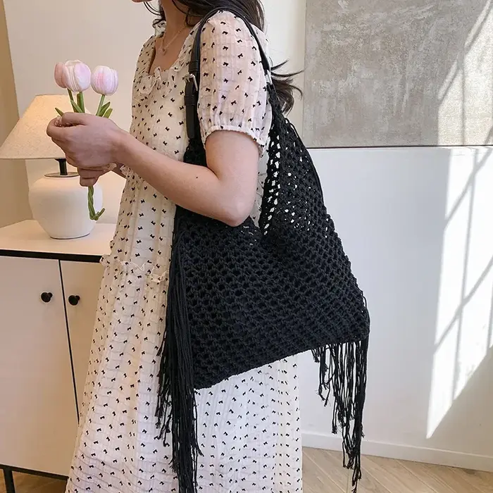 2025 nouveau sac de plage en paille de créateur pour les femmes mode gland sac à main fourre-tout sac de vacances décontracté dame Crochet évider sac à bandoulière