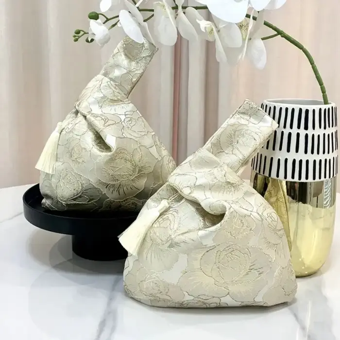 Sac de Poignet à Pompon de Style Chinois