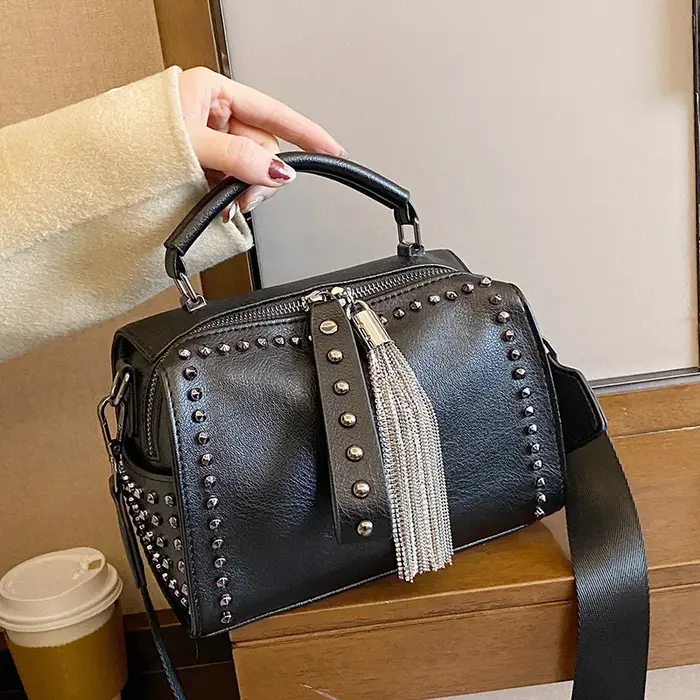 Sac à main de luxe pour femme avec rivets