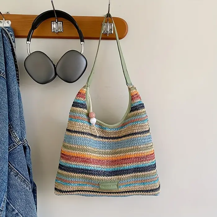 Sac à main bohème multicolore à rayures avec décoration en pompon