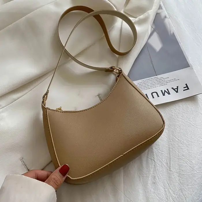 Sac à main tendance et élégant de couleur unie