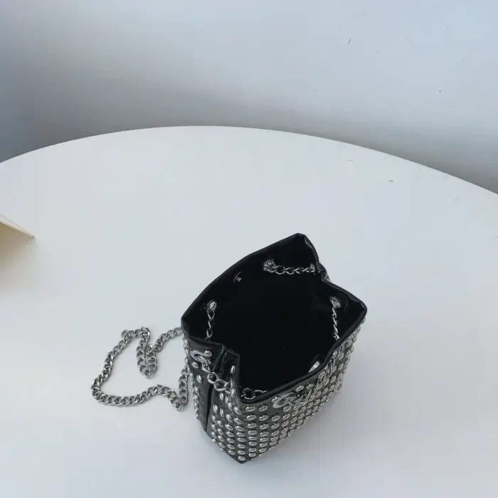 LEFTSIDE rétro petits Rivets sac à bandoulière en cuir PU pour femmes 2025 Style Punk sacs à main seau
