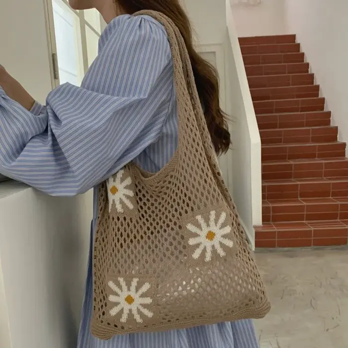 Sac fourre-tout tendance rétro en crochet à motif floral