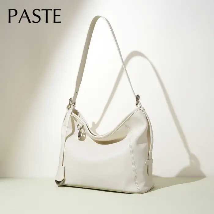 Sac à main en cuir de vache brillant pour femmes