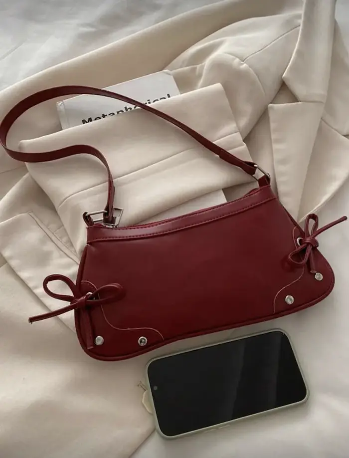 Nouveau sac à bandoulière tendance avec design bicolore. Sac pliable à porter sous le bras