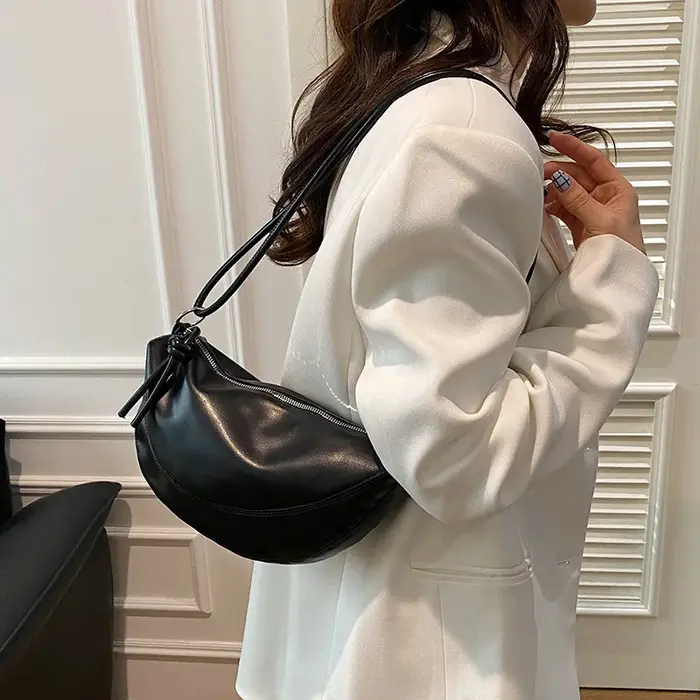 Sac croissant en peau de mouton pour femmes