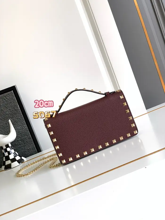 Sac carré matelassé en cuir de veau texturé avec chaîne