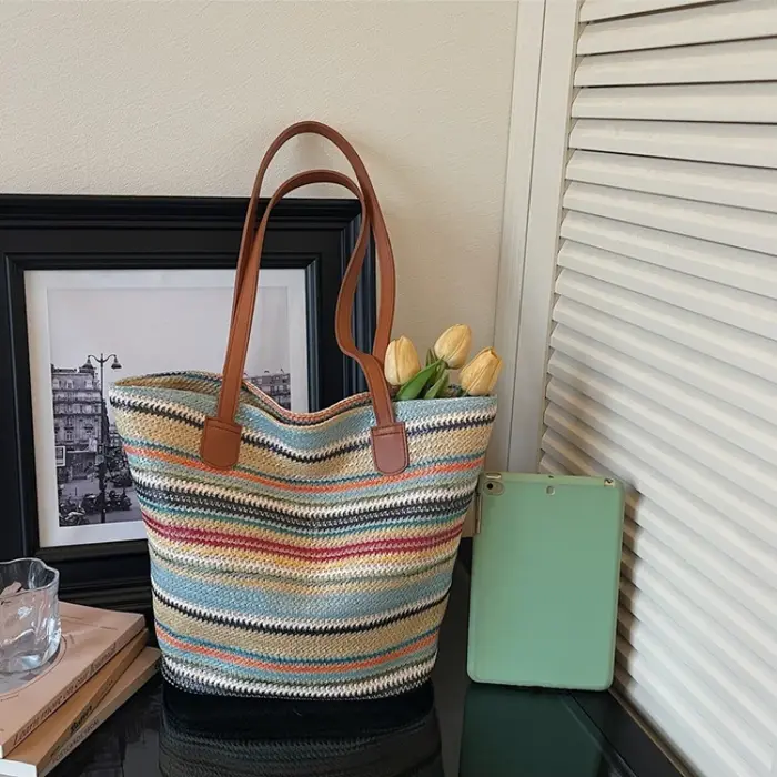 Nouveau sac fourre-tout en paille tressée arc-en-ciel grande capacité pour femme