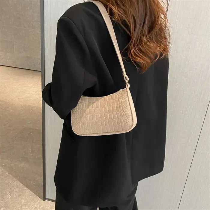Petit sac carré Yankee sous les bras décontracté