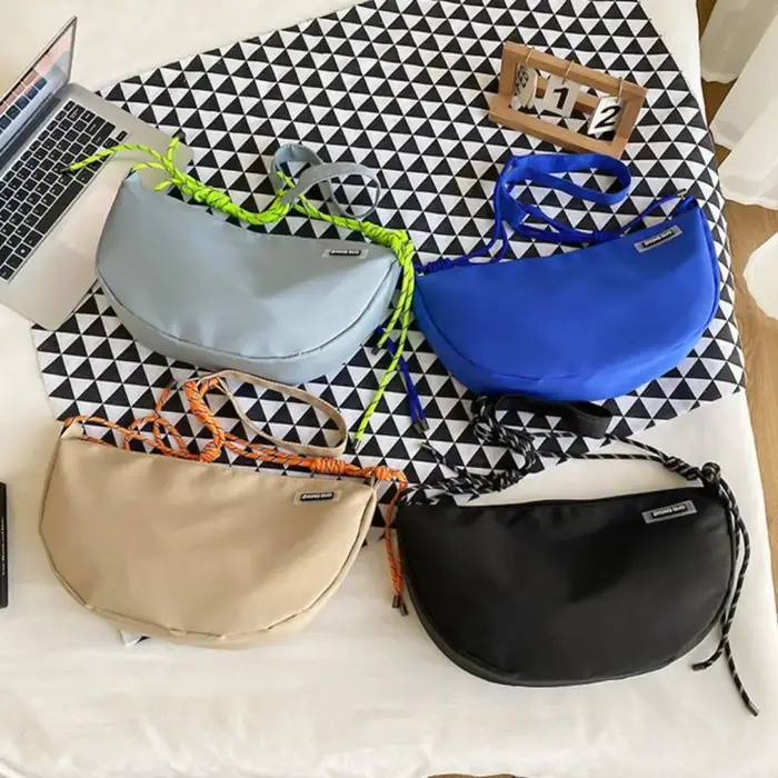 Sac à Bandoulière en Nylon en Forme de Demi-Lune