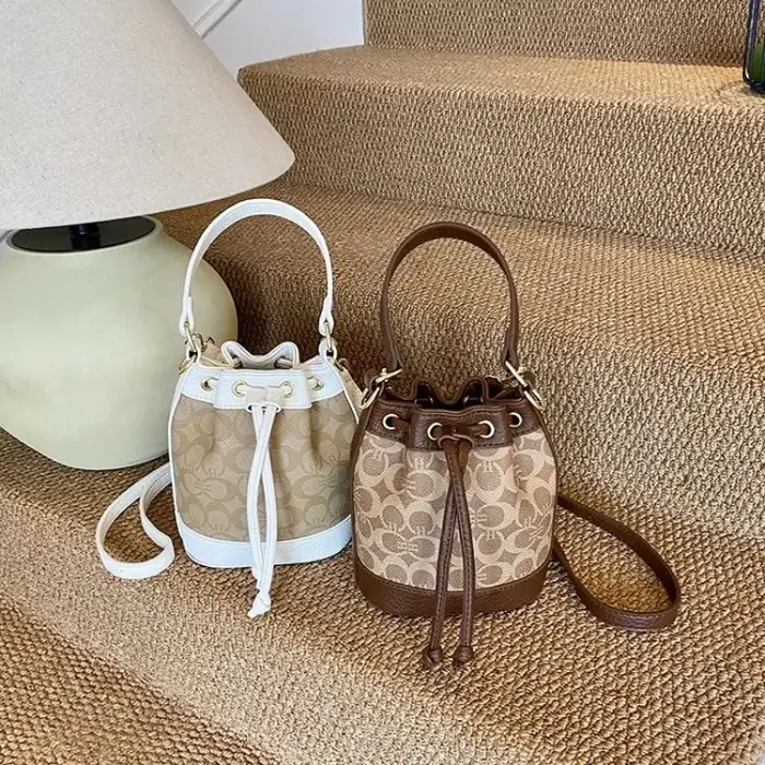 Sac à bandoulière chic en cuir pour femme