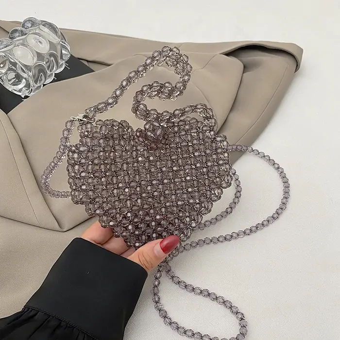 Pochette en cristal perles tissé à la main sac à main 2025 luxe sac à main de mariage mignon coeur f