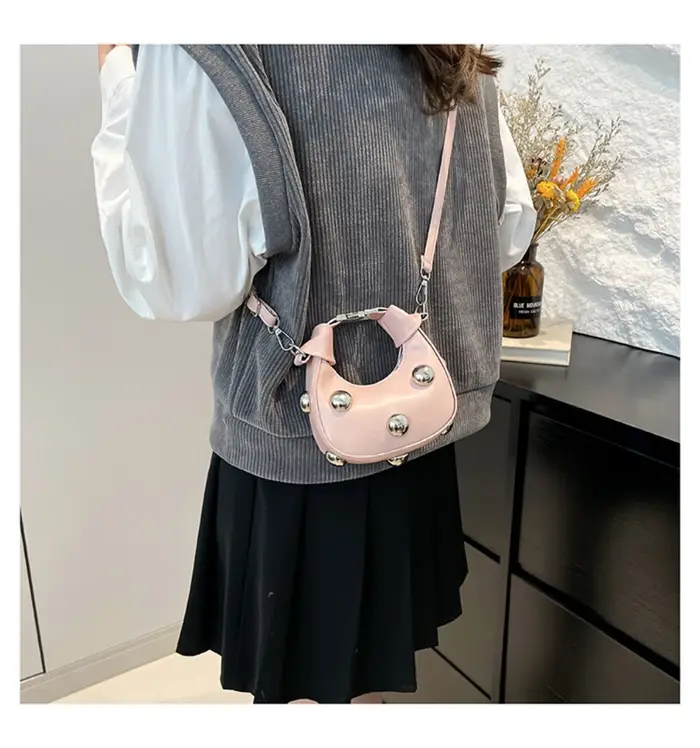 Sac à bandoulière clouté haut de gamme
