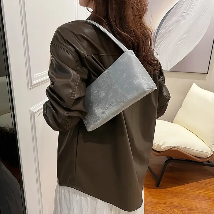 Petit sac à bandoulière sous les bras pour femmes