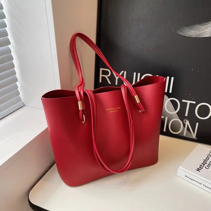 Sac à bandoulière rouge en cuir PU