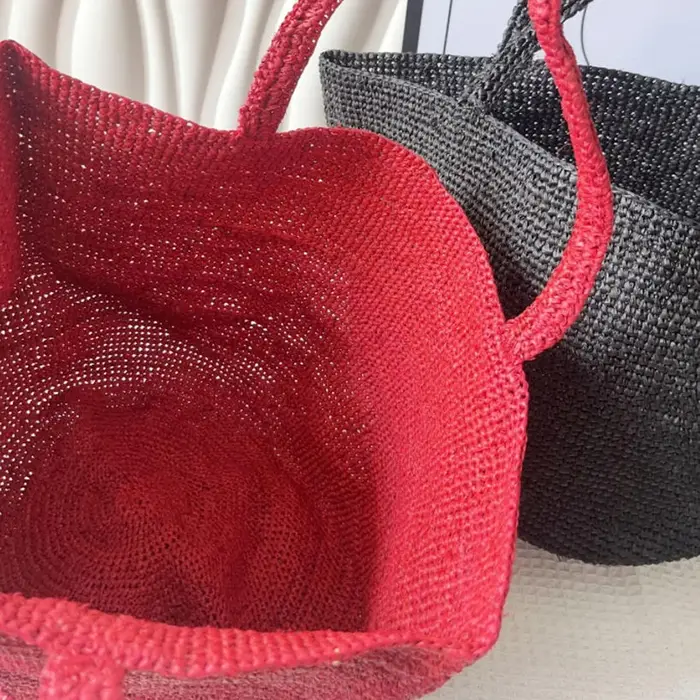 Sac fourre-tout en raphia tressé à la main pour femme