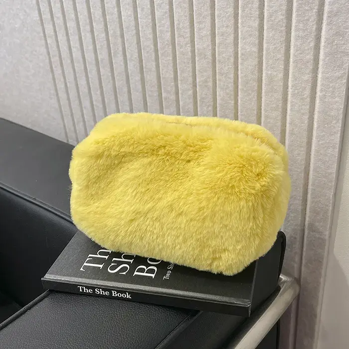 Pochette à maquillage en peluche, sac cosmétique sécurisé en fausse fourrure, pochette à maquillage 
