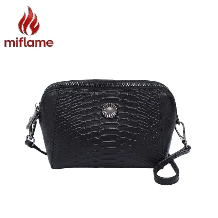 Sac bandoulière vintage en cuir verni gaufré croco