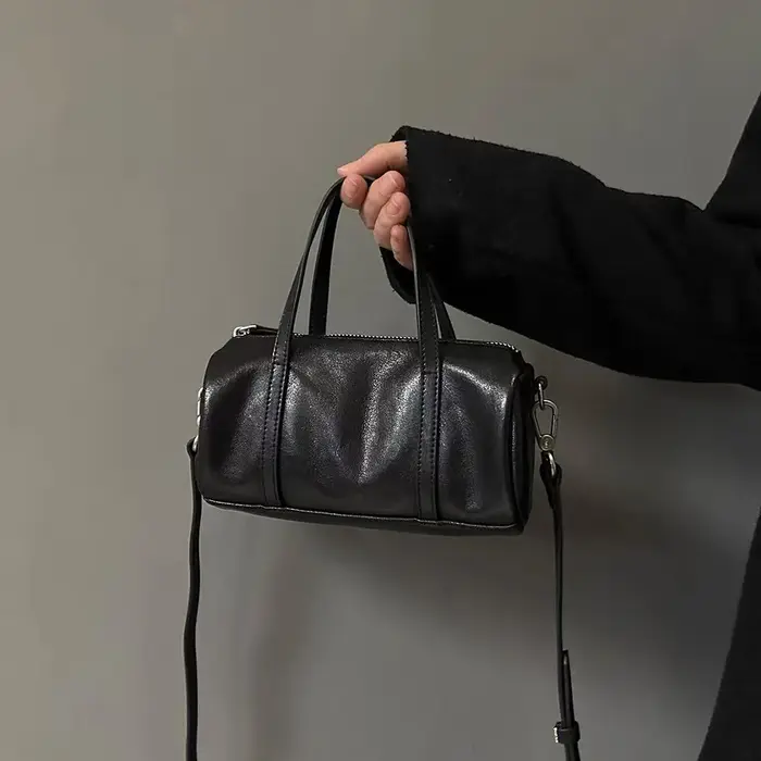 Sac Boston Mini en Cuir Tanné Végétal Mendy avec Poignée Supérieure et Bandoulière Ajustable