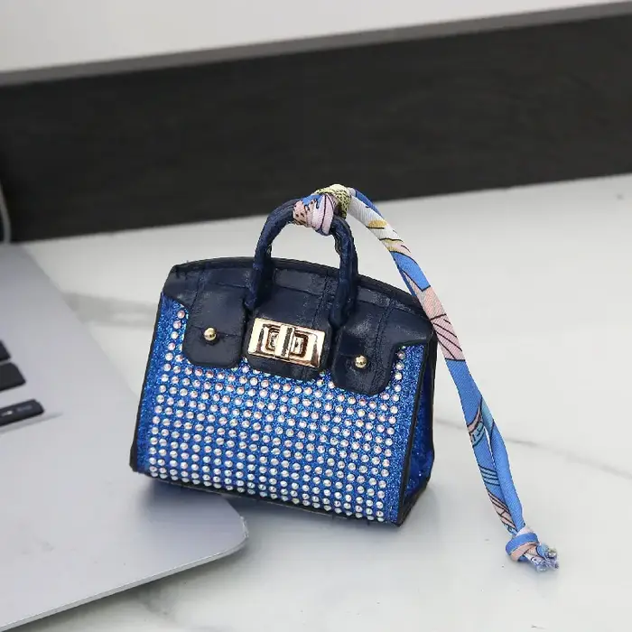 Mini sac décoratif suspendu motif peau de serpent