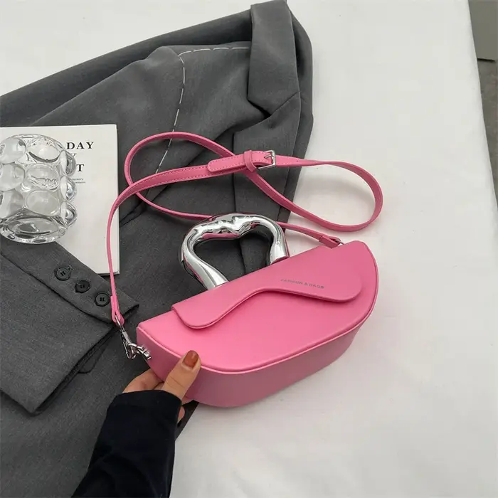 Klein bleu sacs à bandoulière pour femmes de luxe concepteur sac de selle de haute qualité en cuir Pu sac à main dame sac argent poignée courte fourre-tout