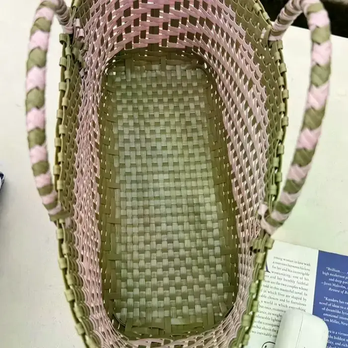 Sac à main en PVC tressé mignon