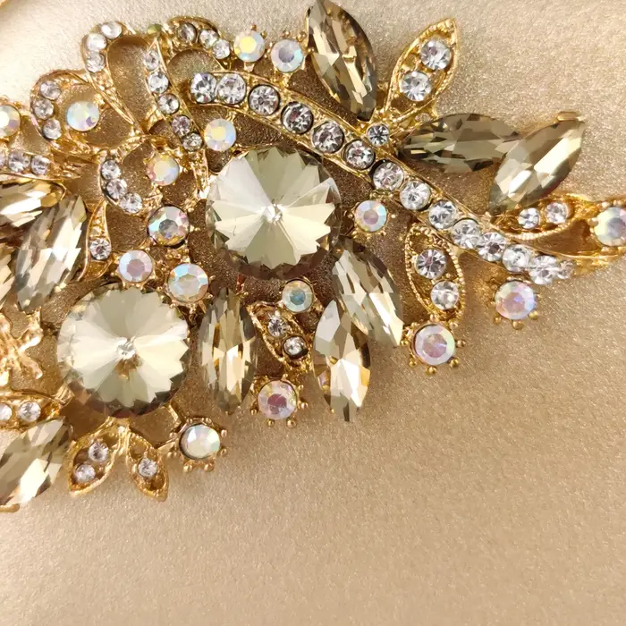 Pochette de soirée en cristal doré pour femme