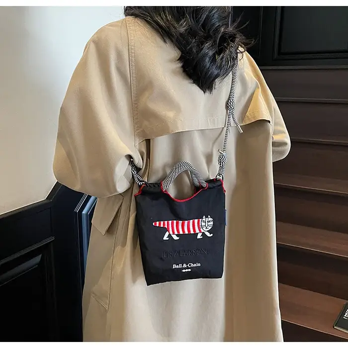 Sac en toile brodé pour femme ; sac à bandoulière simple léger pour le printemps et l'été ; sac à ma