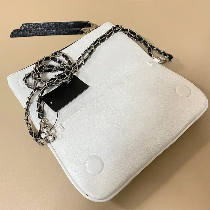 Sac bandoulière rétro noir, sac enveloppe tendance pour femmes, design luxueux, sac à main pour femmes