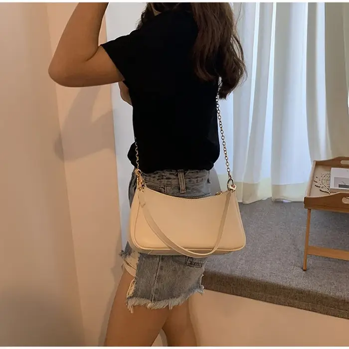 Sac à bandoulière Hobo avec chaîne