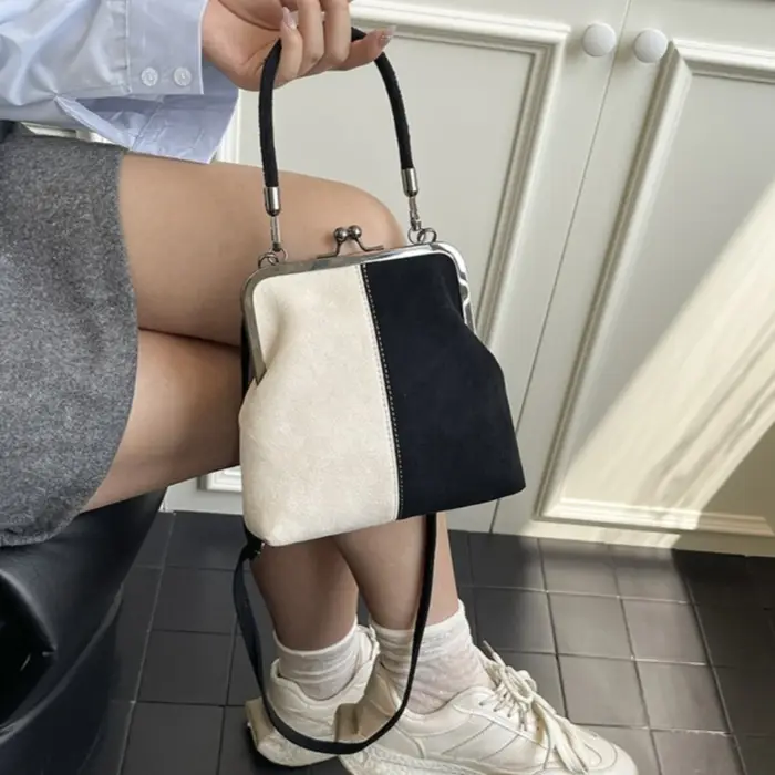 Sac à main rétro grande capacité en cuir PU givré avec fermoir Kiss Lock