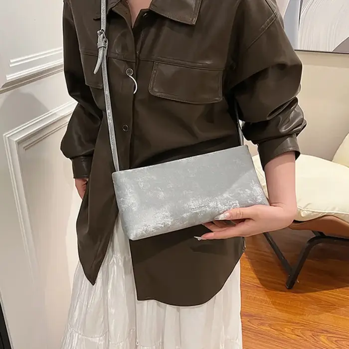 Petit sac à bandoulière sous les bras pour femmes