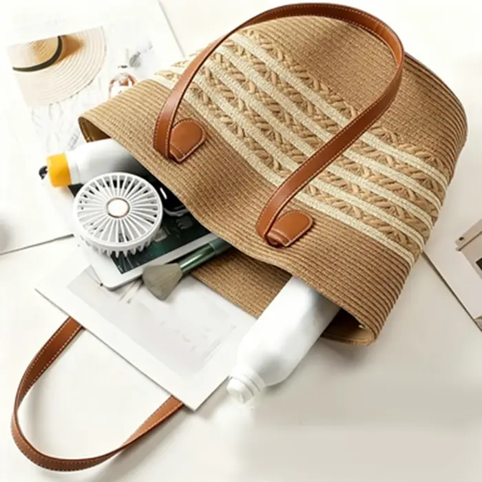 Sac fourre-tout élégant et chic en paille
